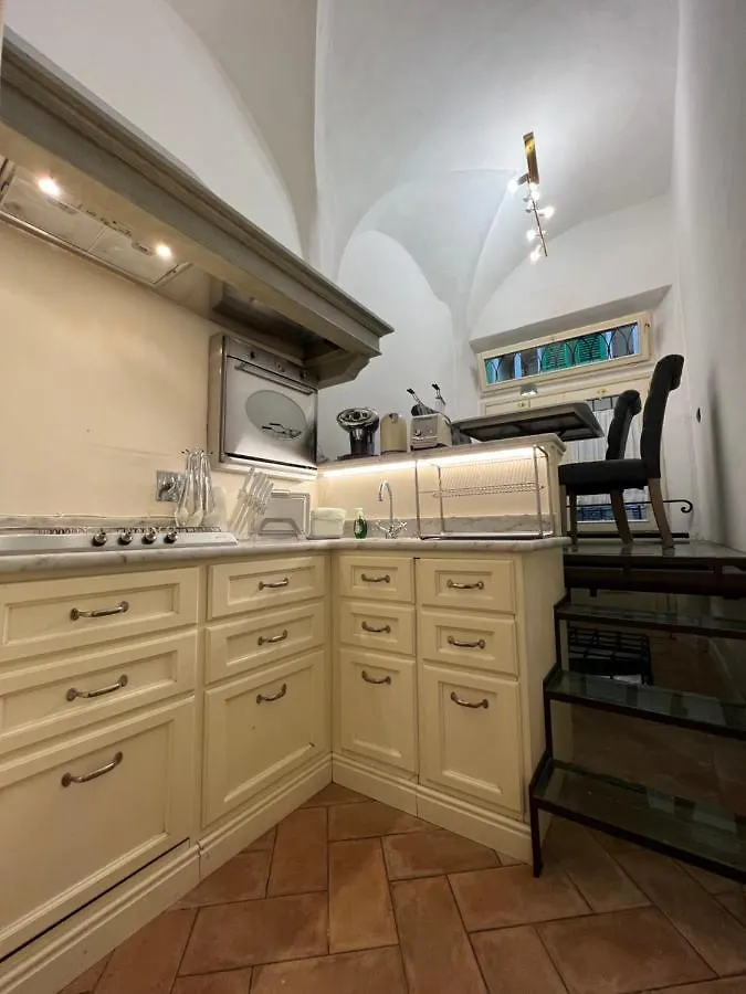 Unique And Antique Apartment Florence