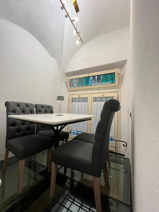 Unique And Antique Apartment Florence