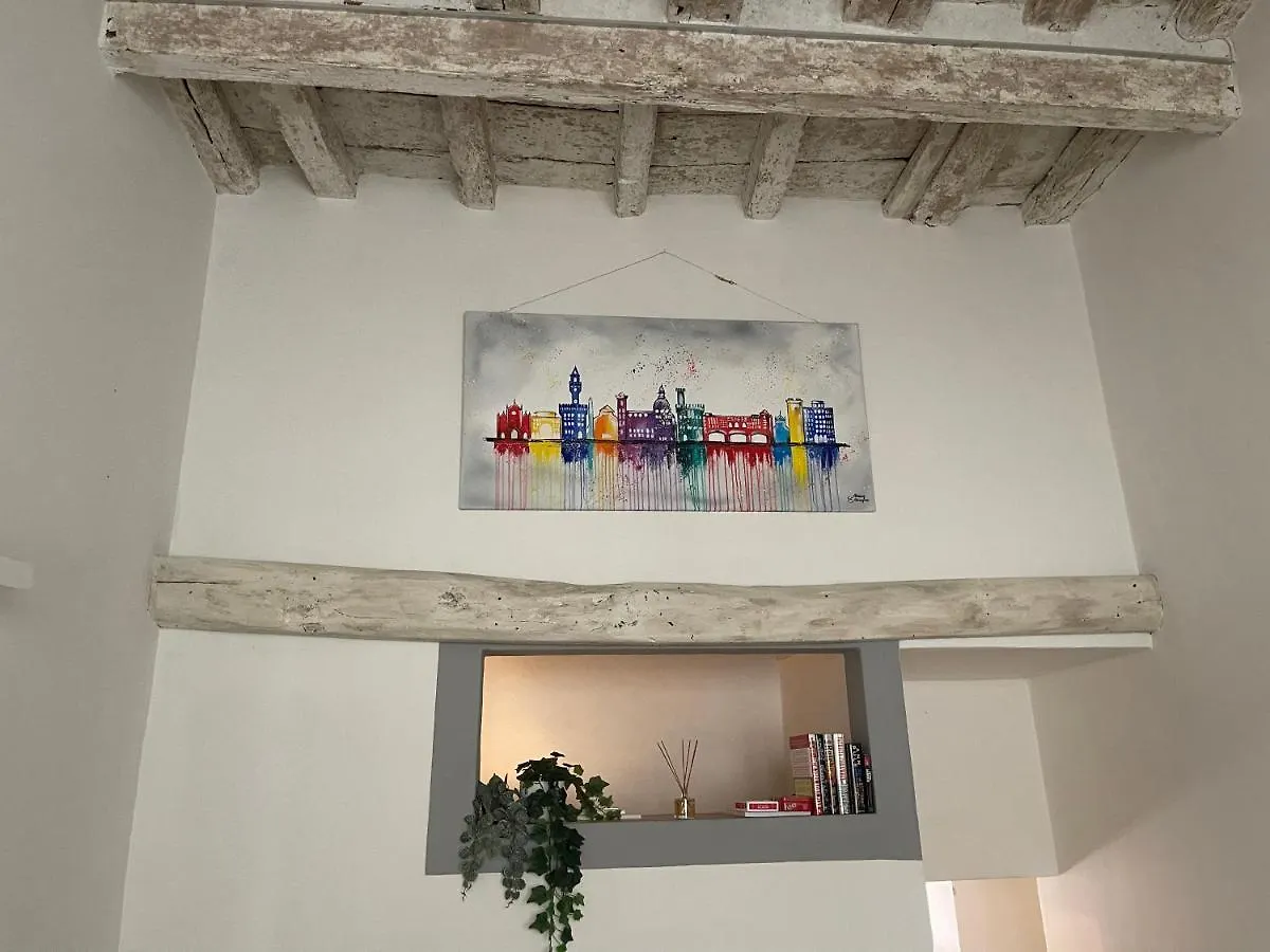 Unique And Antique Apartment Florence
